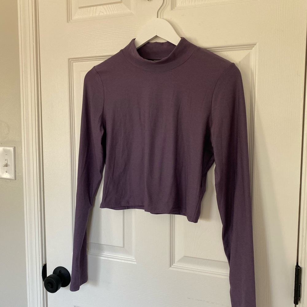 Beyond Yoga Long Sleeve Cropped Tee in Plum